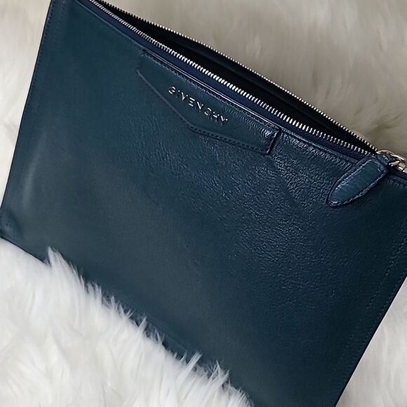 💯 Authentic Givenchy Clutch Bag🍀 - Picture 11 of 14